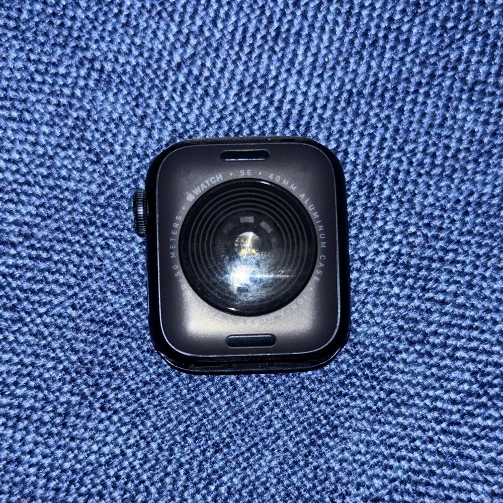Apple Watch SE 40mm with Aluminum Case